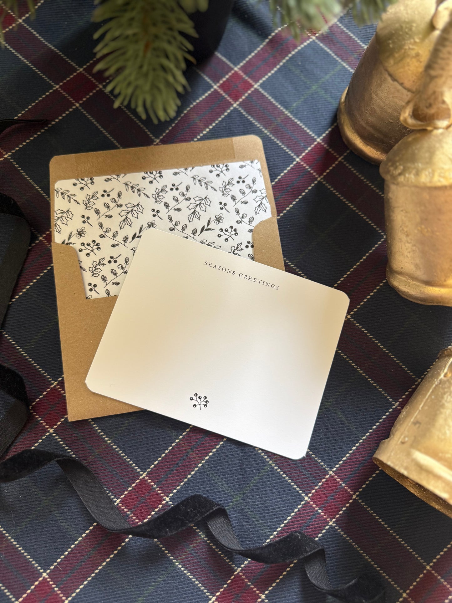 Season’s Greetings Notecard & Envelope Set – Black & White Christmas Floral Cards